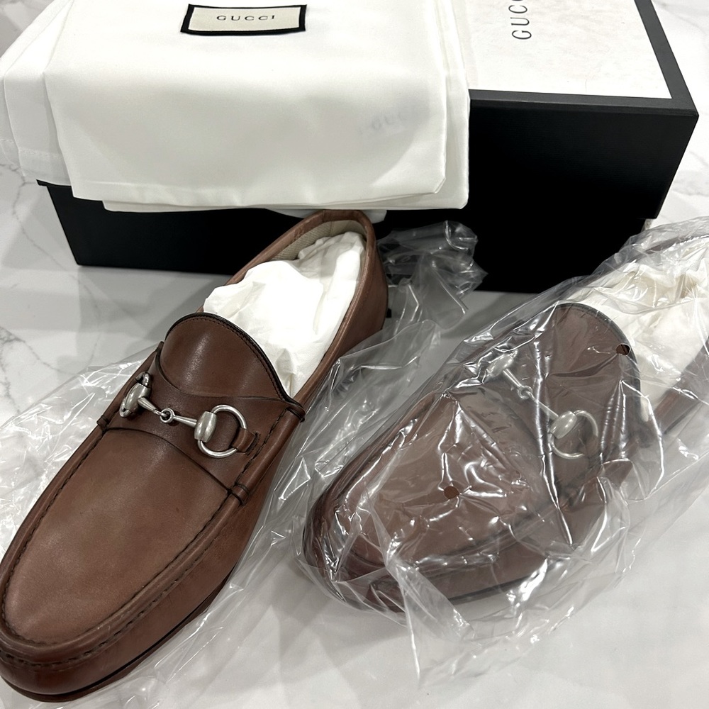 NWT Gucci Men’s IT size 9 brown leather loafers, silver hardware. Never worn.